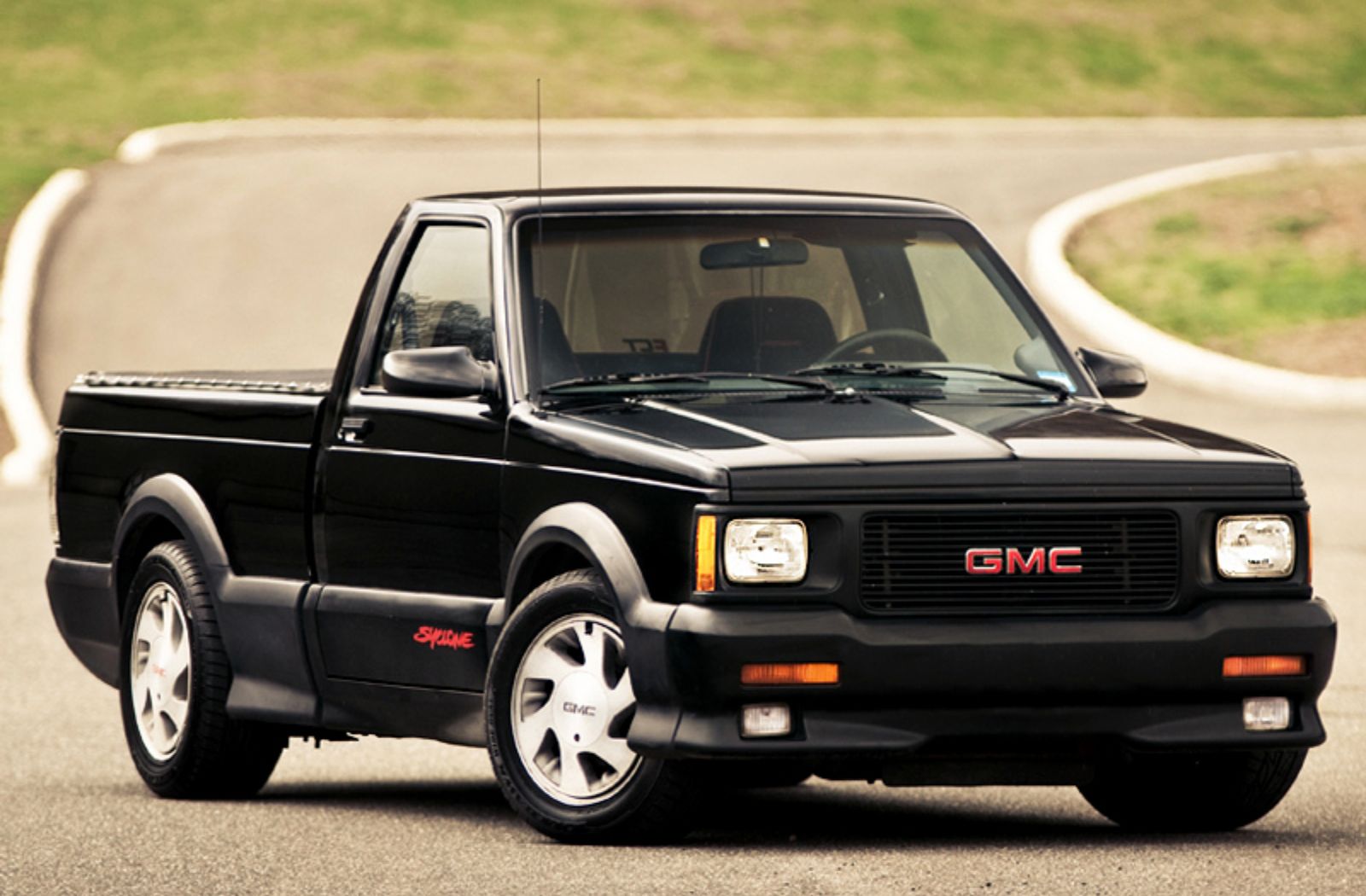 remembering-the-outrageous-gmc-syclone-30-years-after-it-embarrassed-a-ferrari_5.jpg